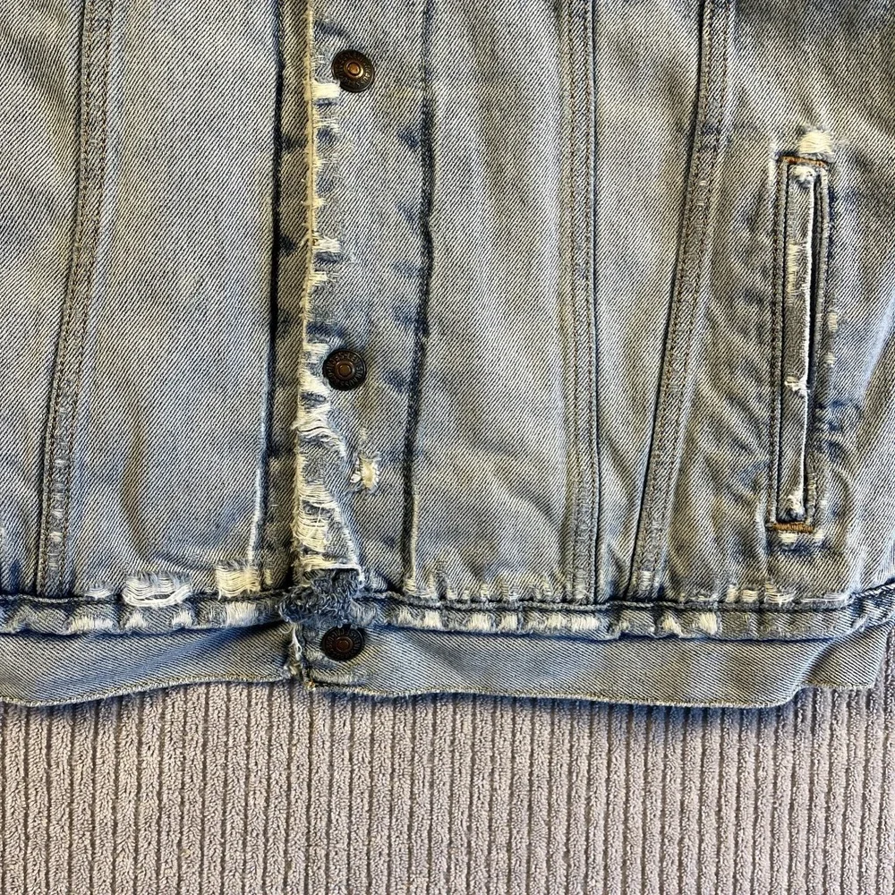 Levi's Vintage Trucker Jacket Men's L Distressed Light Wash Denim Sherpa Lined - Picture 12 of 12